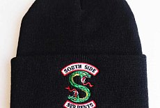 Вышивка логотипа на одежде