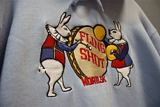 Вышивка логотипа на одежде